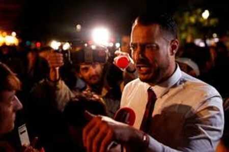 فرنسا تحقق في حملة تضليل انتخابي