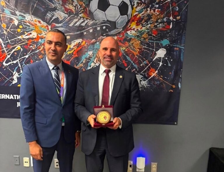 نائب مدير الـ FBI يزور مركز التعاون الأمني لـ”مونديال 2026″ ويشيد بالشراكة المغربية نائب مدير الـ Fbi يزور مركز التعاون الأمني لـ"مونديال 2026" ويشيد بالشراكة المغربية