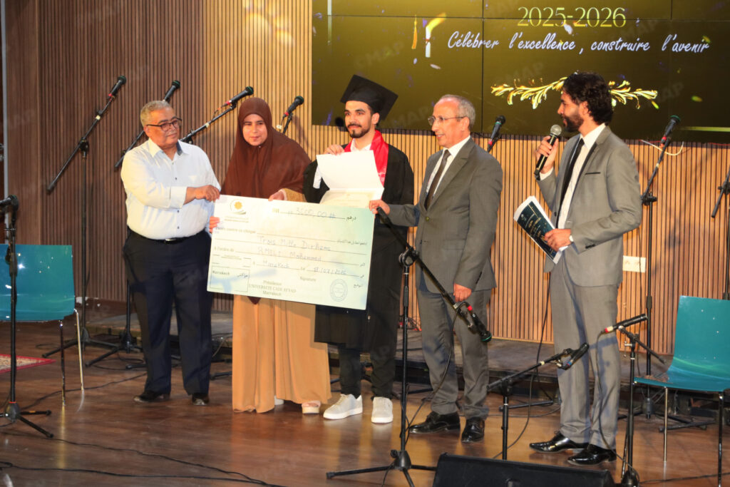 جامعة القاضي عياض تحتفي بطلاب التميز جامعة القاضي عياض تحتفي بطلاب التميز