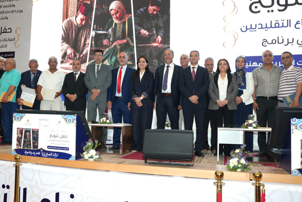 تسليم شواهد مهنية لـ337 صانعا بجهة الشرق