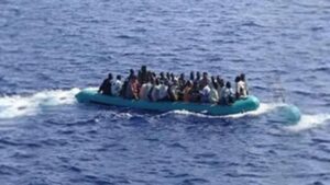 إنقاذ 37 مهاجراً والبحث مستمر عن مفقودين