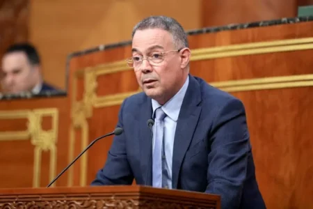 لقجع يدعو إلى تشخيص شجاع للاختلالات الاجتماعية