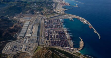 طنجة المتوسط يعزز أداءه ومداخيله في 2026 طنجة المتوسط يعزز أداءه ومداخيله في 2026