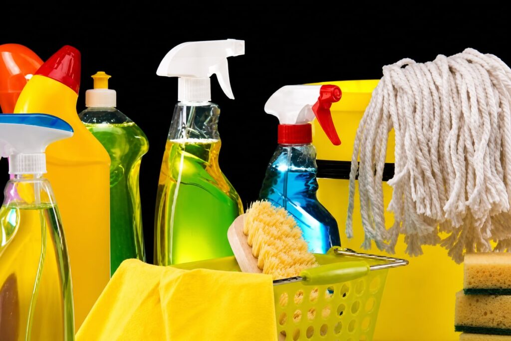 منتجات التنظيف المعطرة.. تلوث خفي قد يهدد صحة الرئتين