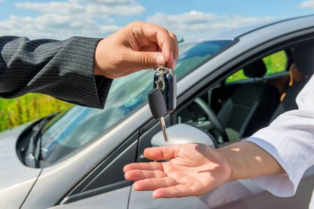 كاميرات سيارات الكراء تثير الجدل