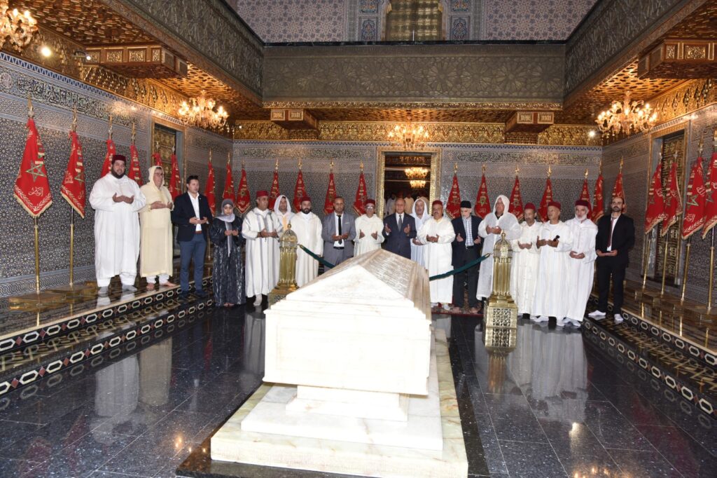 وفد رفيع المستوى برئاسة نقيب الشرفاء الأدارسة يترحم على روحي جلالتي المغفور لهما محمد الخامس والحسن الثاني