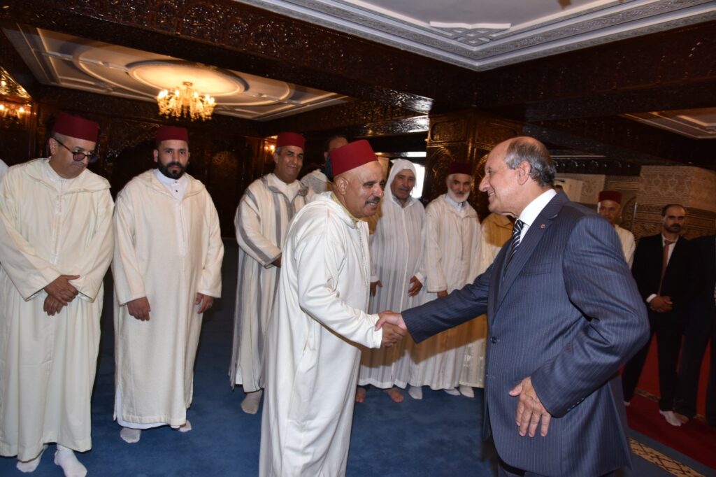 وفد رفيع المستوى برئاسة نقيب الشرفاء الأدارسة يترحم على روحي جلالتي المغفور لهما محمد الخامس والحسن الثاني