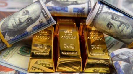 ضغط الدولار يهبط بأسعار الذهب​