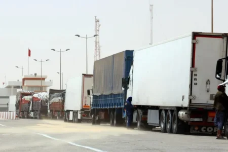 عراقيل جديدة أمام الشاحنات المغربية بمعبر روصو