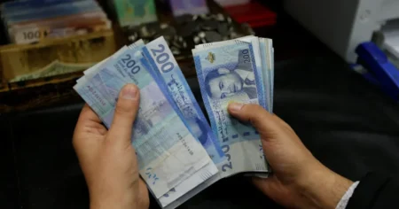 انكماش طفيف في عجز السيولة البنكية واستقرار الفائدة