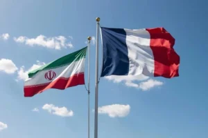 إيران تغلق مركزاً لتعليم الفرنسية تابعاً للسفارة الفرنسية
