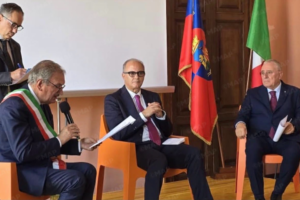 سفير المغرب بإيطاليا يؤكد التزام المملكة بالسلام والحوار