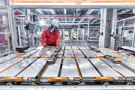 القنيطرة تعزز موقعها في صناعة بطاريات السيارات
