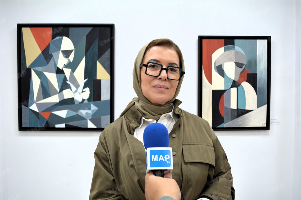 معرض بتازة يحتفي بإبداعات سبعة فنانين تشكيليين